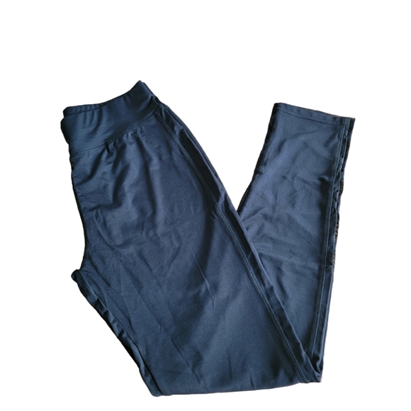 ✨️2/$20 Black Athletic Leggings with Mesh Fabric Panel L/XL - Picture 3 of 4